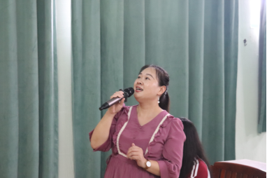 罗海艳老师朗诵梁小斌的《雪白的墙》